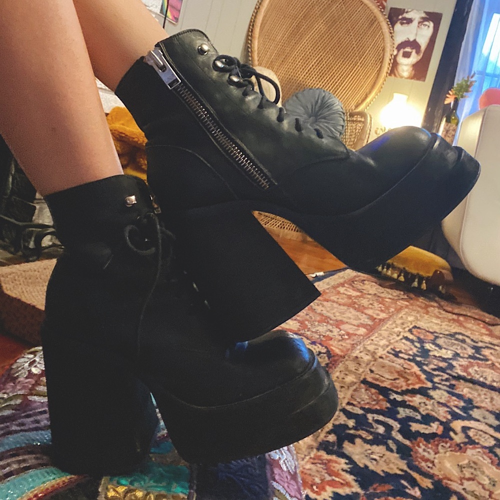 Unif ‘Brat’ platform boot